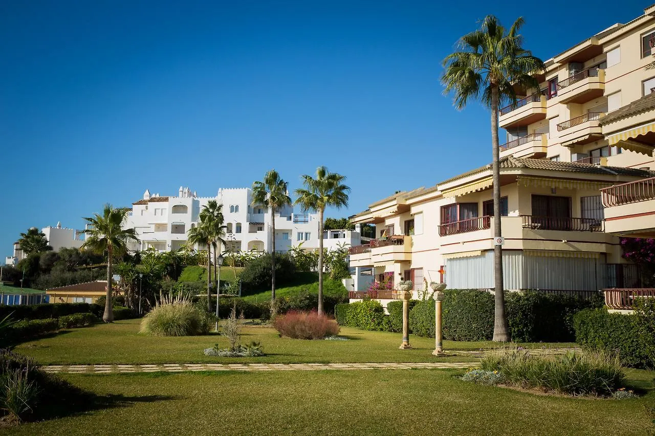 Holidays2Riviera Sea Side Front Beach Sitio de Calahonda