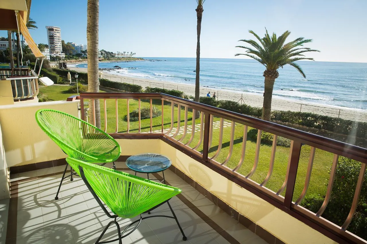 Apartment Holidays2Riviera Sea Side Front Beach Sitio de Calahonda Spain